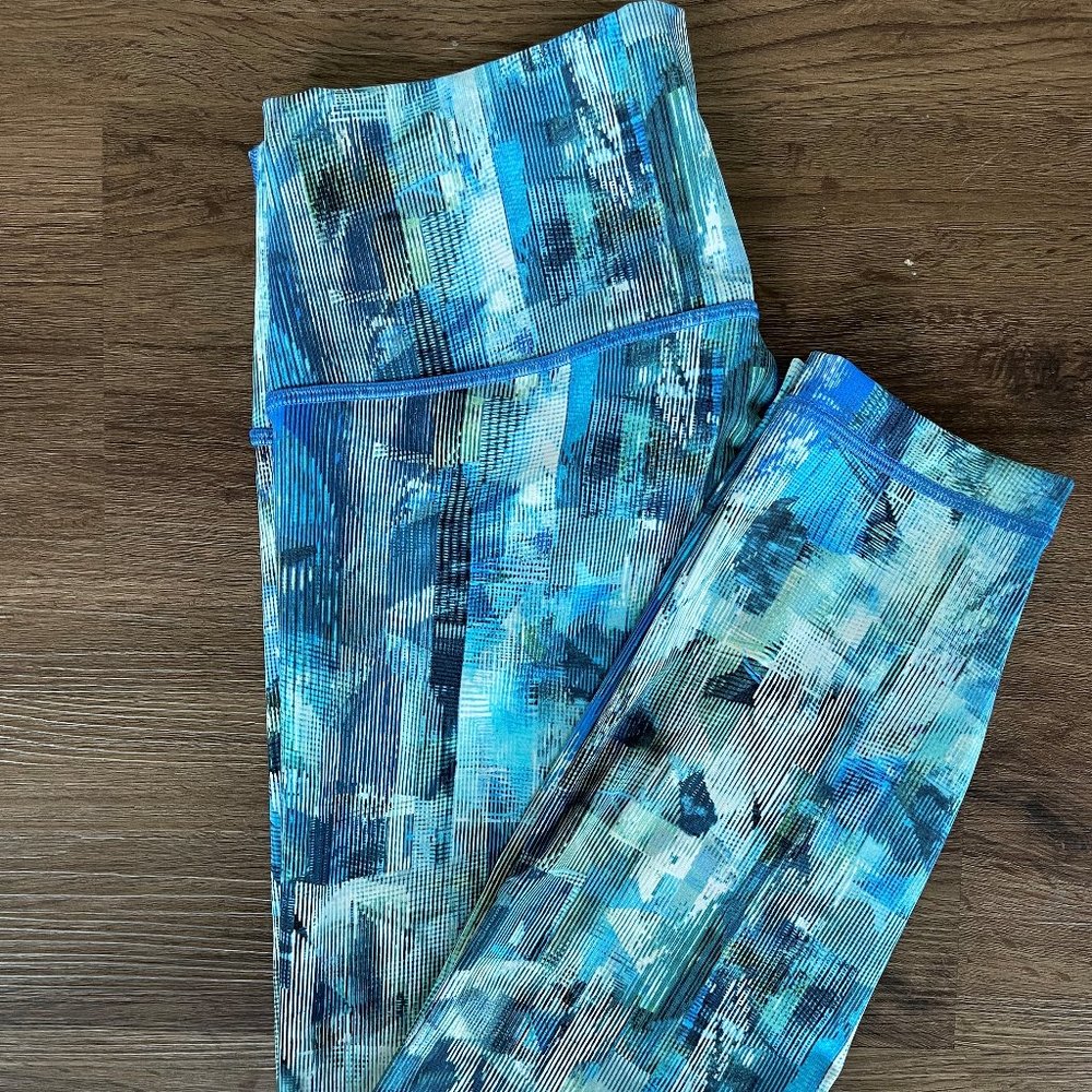 Lululemon Wunder Under - Blue Geometric 25"